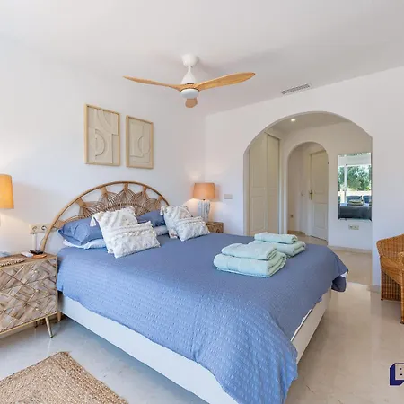 Casa Solvara - Multiple Pools 5min Access Apartamento